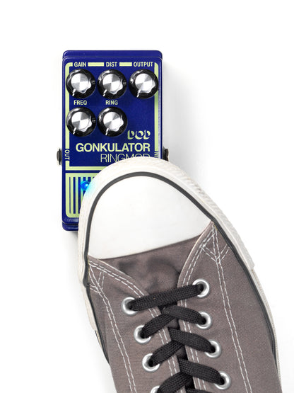 Pédale GONKULATOR, ring modulator avec distorsion basé sur le circuit original avec composants actualisés, True Bypass, bleu