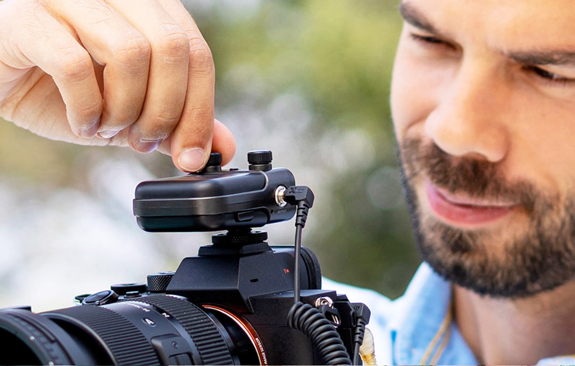 Système HF pour vidéo et interview U5, un émetteur et un récepteur, 1 micro Lavalier LV1, 2 batteries rechargeables, noir