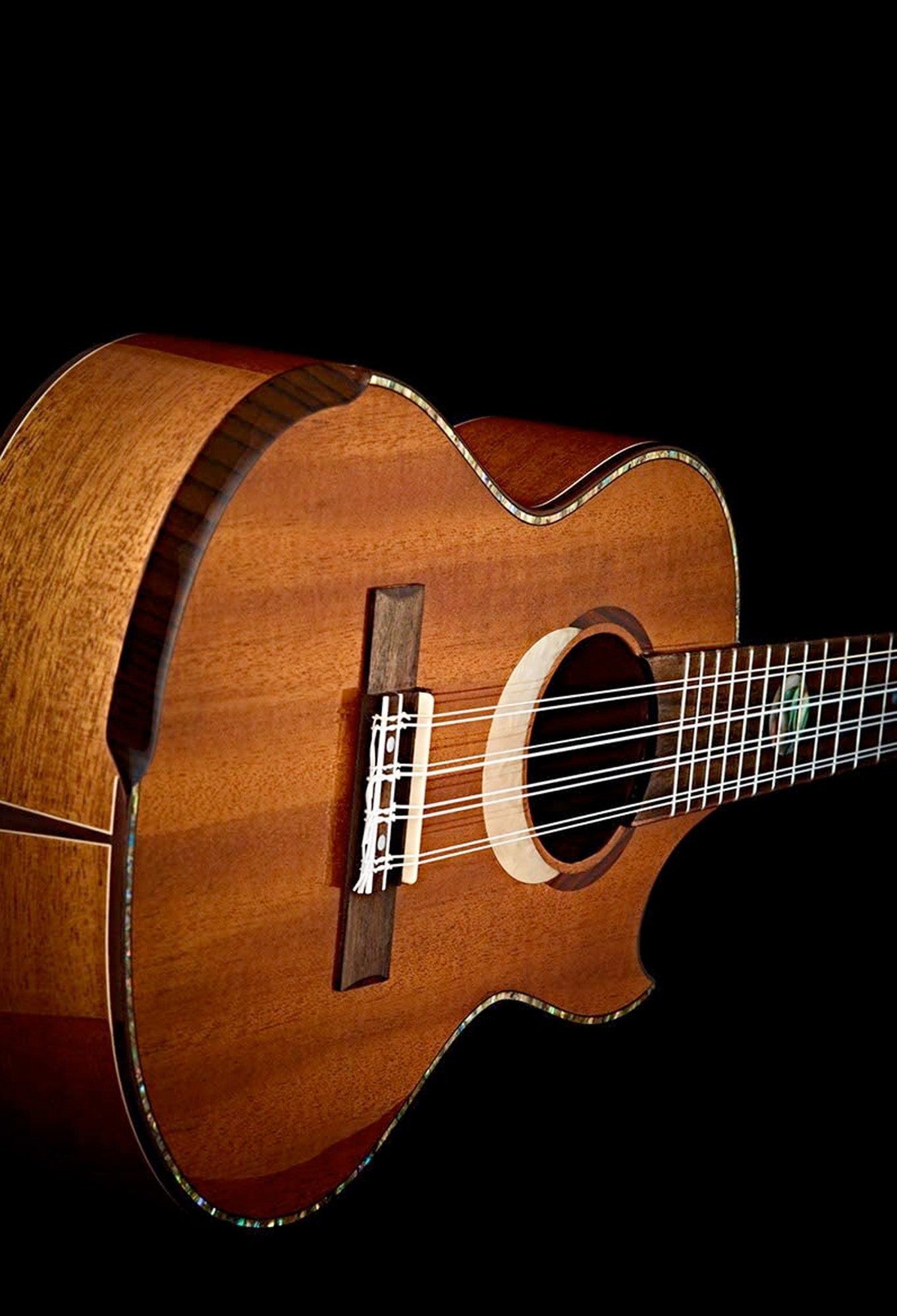 ECLIPSE-TE8, modèle Ténor 8 cordes pan coupé ergonomique, table acajou massif, fond & éclisses acajou massif, naturel brillant